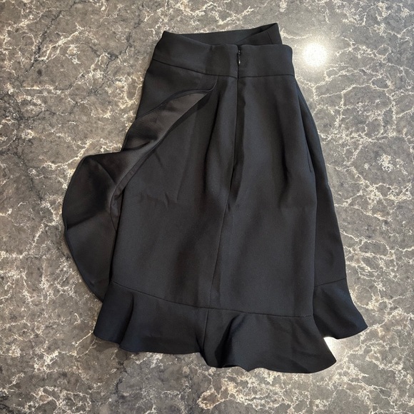 Club Monaco Black mini skirt with ruffled detail - Picture 3 of 7